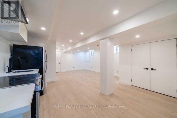 Kitchen - Lower - 29 Goodwood Avenue, Toronto, ON M6E1J1 Photo 4