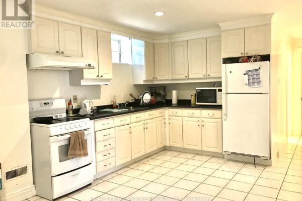 Family room - Lower - 298 Mckee Avenue, Toronto, ON M2N4E3 Photo 3