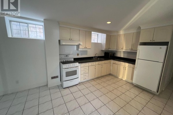 Kitchen - Lower - 298 Mckee Avenue, Toronto, ON M2N4E3 Photo 4