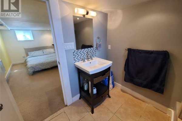 Lower - 31 Gilpin Avenue, Toronto, ON M6M1G7 Photo 2
