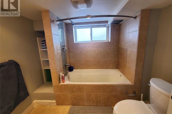 Lower - 31 Gilpin Avenue, Toronto, ON M6M1G7 Photo 3