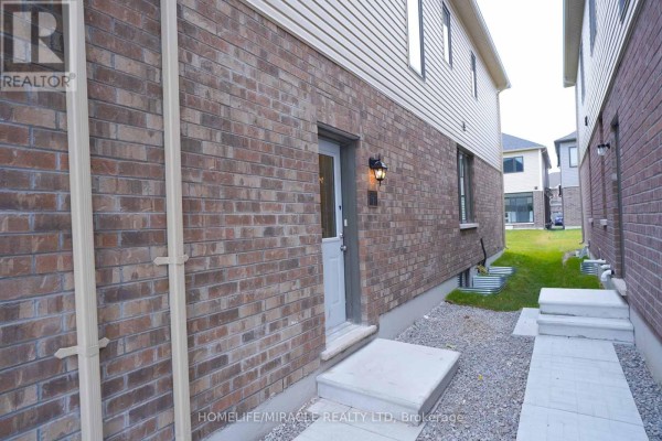 Lower - 31 Prudhoe Terrace, Barrie, ON L9J0W2 Photo 4