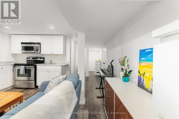 Bathroom - Lower - 329 Runnymede Road, Toronto, ON M6S2Y5 Photo 3