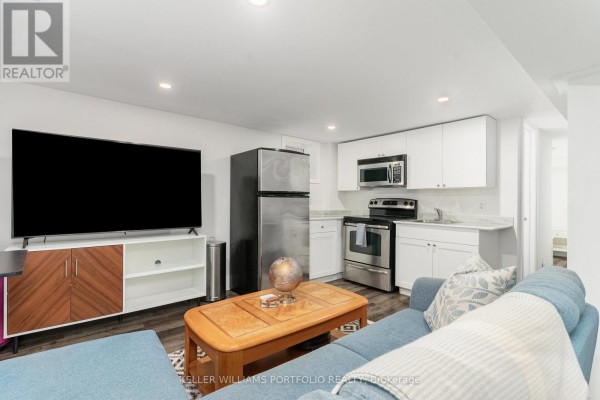 Bedroom - Lower - 329 Runnymede Road, Toronto, ON M6S2Y5 Photo 4