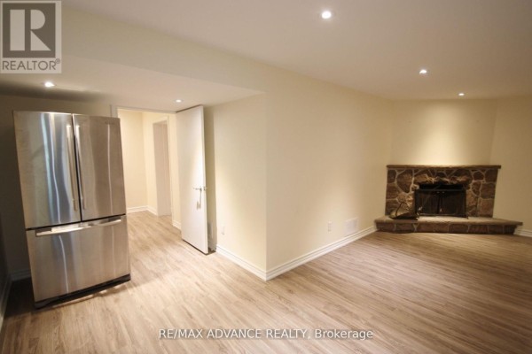 Bedroom 2 - Lower - 33 Carluke Crescent, Toronto, ON M2L2H7 Photo 4