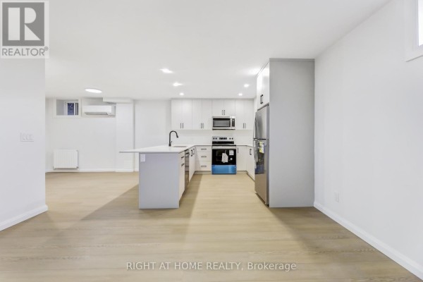 Bedroom 2 - Lower - 35 Braemar Avenue, Toronto, ON M5P2L1 Photo 5