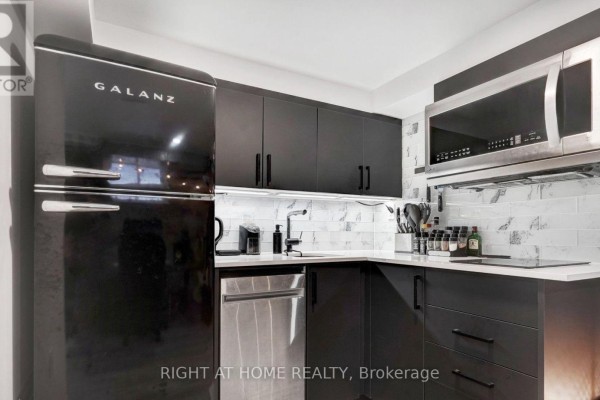 Kitchen - Lower - 35 Chryessa Avenue, Toronto, ON M6N4T4 Photo 3