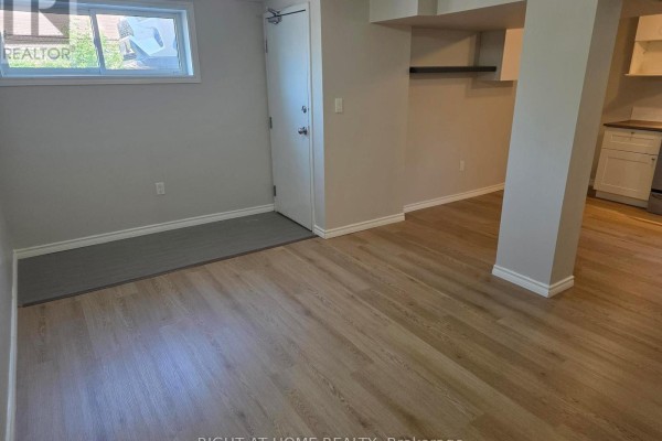 Kitchen - Lower - 35 Oak Street, Barrie, ON L4M3V3 Photo 3