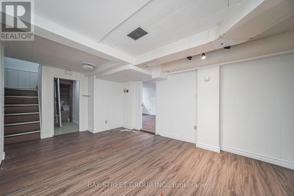 Lower - 394 Centre Street E, Richmond Hill, ON L4C1B7 Photo 3