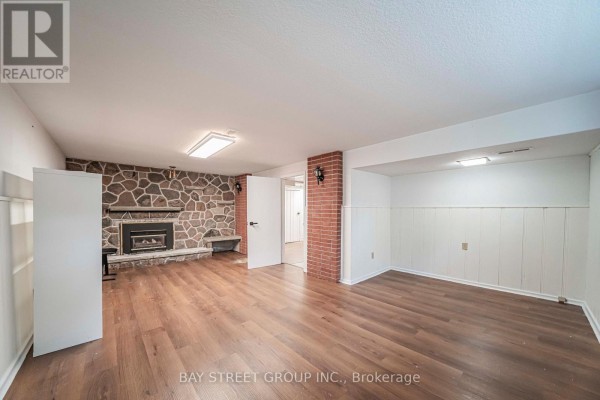 Lower - 394 Centre Street E, Richmond Hill, ON L4C1B7 Photo 4