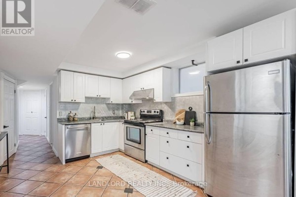 Kitchen - Lower - 41 Aldwych Avenue, Toronto, ON M4J1X4 Photo 3