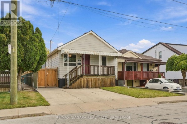 Lower - 422 Brunswick Street, Hamilton