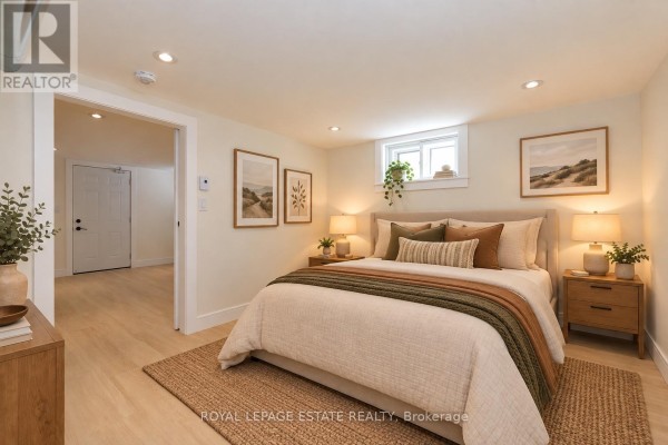 Kitchen - Lower - 435 Kingston Road, Toronto, ON M4L1V2 Photo 3