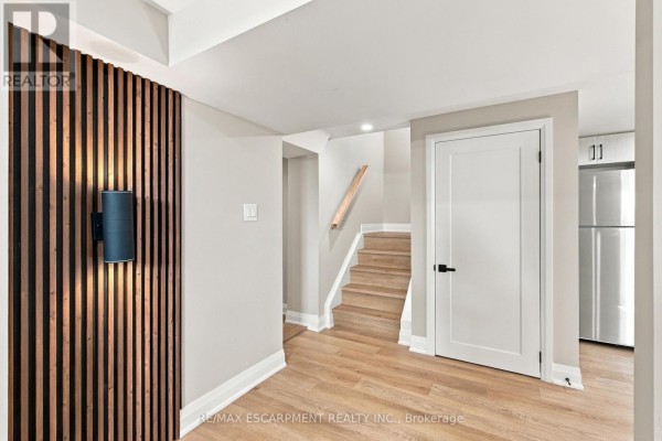 Lower - 46 Bobolink Road, Hamilton, ON L9A2P4 Photo 4