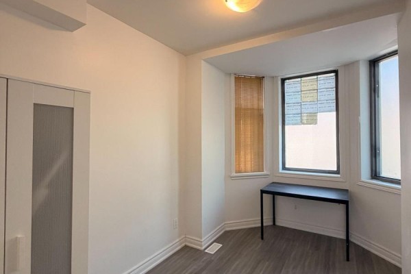 Lower - 55 Huron Street, Toronto, ON M5T2A6 Photo 5