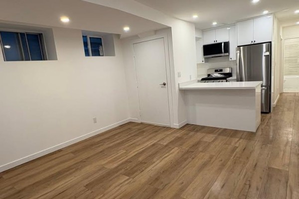 Dining room - Lower - 557 Crawford Street, Toronto, ON M6G3J9 Photo 2