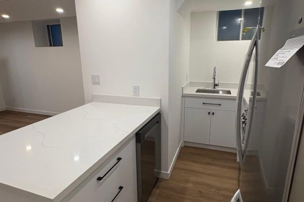 Kitchen - Lower - 557 Crawford Street, Toronto, ON M6G3J9 Photo 3