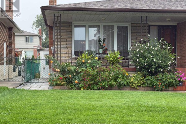 Lower - 63 Ernest Avenue, Toronto, ON, photo 2