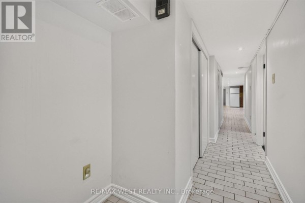 Lower - 722 Dufferin Street, Toronto, ON M6K2B7 Photo 5