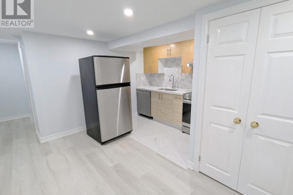 Living room - Lower - 90 Oakvale Avenue, Toronto, ON M4J1J1 Photo 2