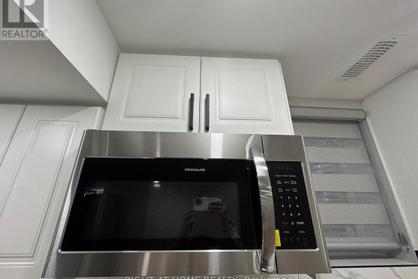 Kitchen - Lower - 906 Farmstead Drive, Milton, ON L9T8J5 Photo 5