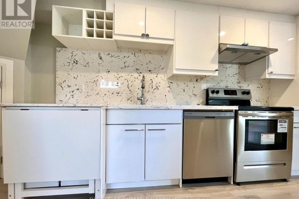 Kitchen - Lower - 918 Oasis Drive, Mississauga, ON L5V0C7 Photo 3