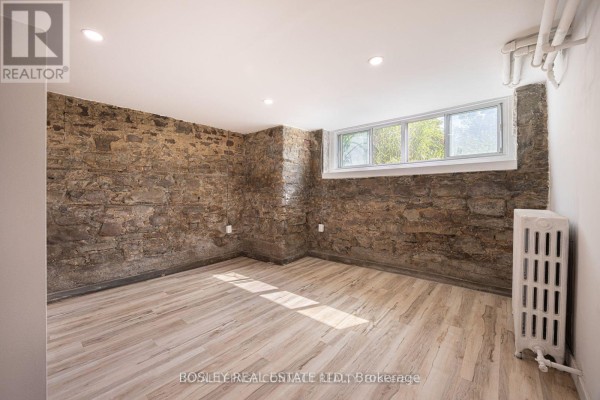 Bathroom - Lower 1 - 178 High Park Avenue, Toronto, ON M6P2S4 Photo 3