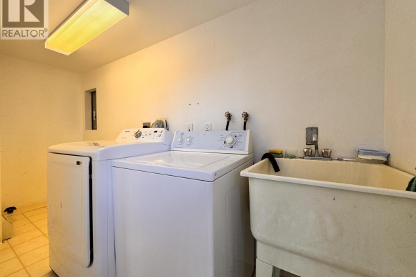 Lower 120 Springer Avenue, Burnaby, BC, photo 3