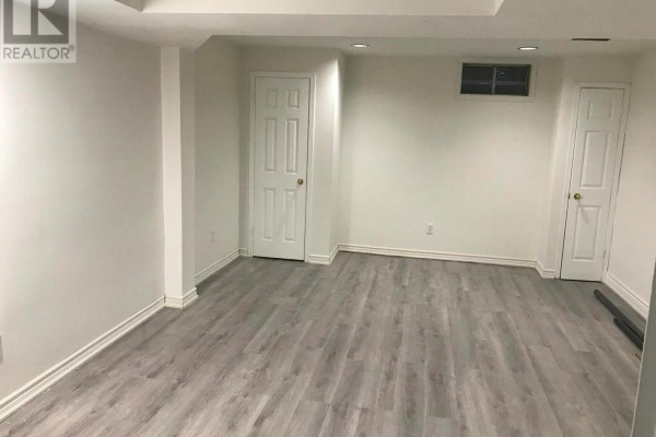 Lower 155 Highland Crescent, Toronto, ON M2L1H2 Photo 3