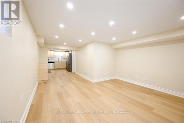 Primary Bedroom - Lower #2 - 347 York Road, Burlington, ON L7R3X5 Photo 4