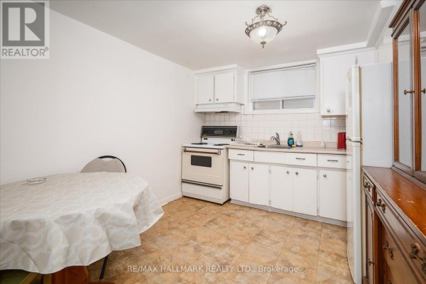 Bedroom 2 - Lower Bach - 224 Pickering Street, Toronto, ON M4E3J8 Photo 5