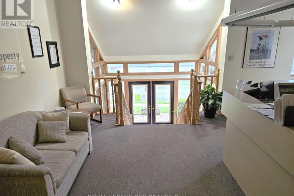 Lower Cubicle - 411 Queen Street, Newmarket, ON, photo 3