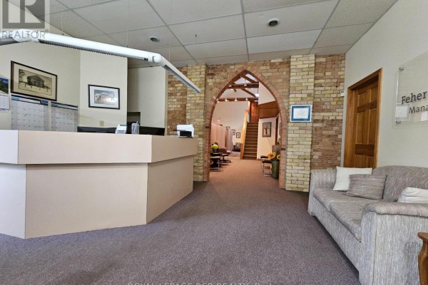 Lower Cubicle - 411 Queen Street, Newmarket, ON L3Y2G9 Photo 4