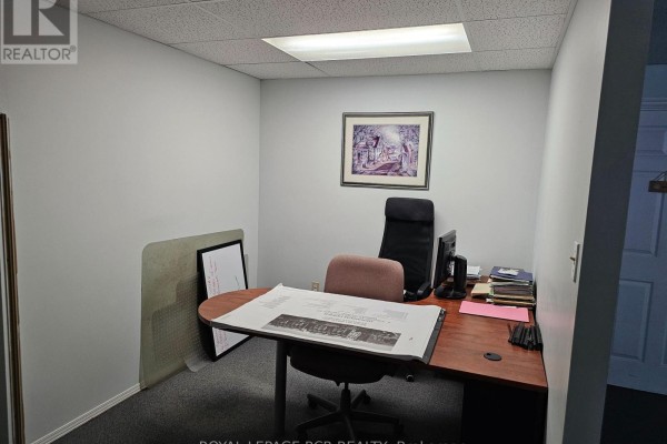 Lower Cubicle - 411 Queen Street, Newmarket, ON L3Y2G9 Photo 5