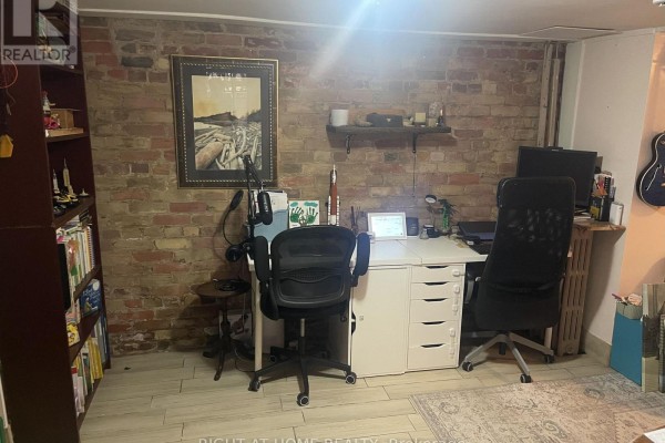 Lower Level - 109 Lippincott Street, Toronto, ON M5S2P2 Photo 3