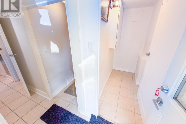 Kitchen - Lower Level - 14 Gooch Court, Toronto, ON M6S2N8 Photo 3