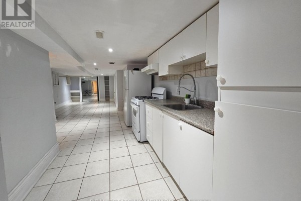 Laundry room - Lower Level - 19 Keystone Avenue, Toronto, ON M4C1G9 Photo 5