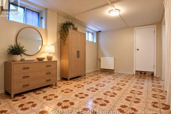 Lower Level - 310 Westwood Avenue, Toronto, ON M4J2H7 Photo 5
