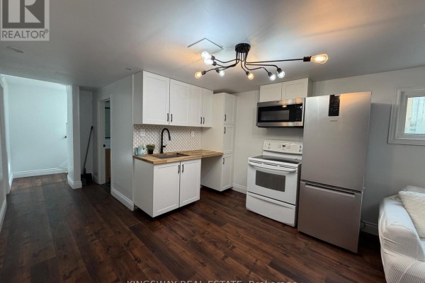 Kitchen - Lower Level - 323 Montego Rd. Road, Mississauga, ON L5B1C6 Photo 3