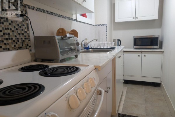 Kitchen - Lower Level - 3622 Birchmeadow Crescent, Mississauga, ON L4Y3R7 Photo 4