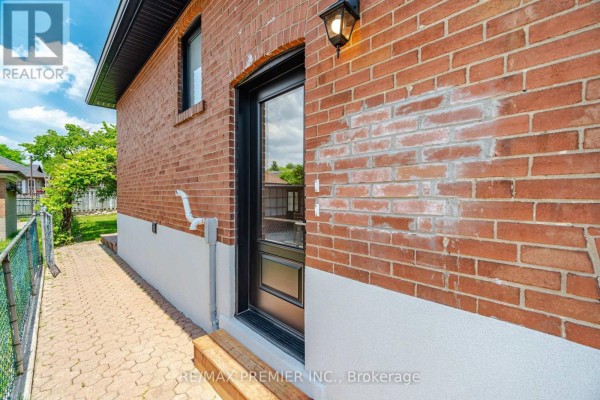 Lower Level 1 - 62 Flamborough Drive, Toronto, ON M6M2R6 Photo 5