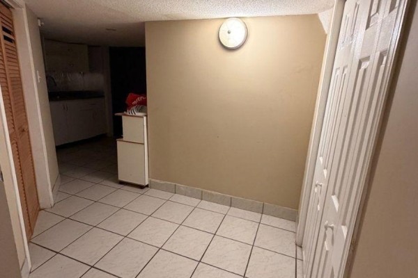 Lower Level B - 7 Waltham Drive, Toronto, ON, photo 2