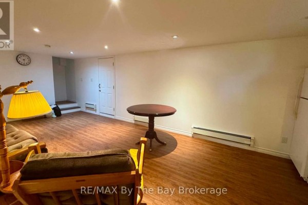 Lower Unit - 130 Letitia Street, Barrie, ON L4N1P5 Photo 3