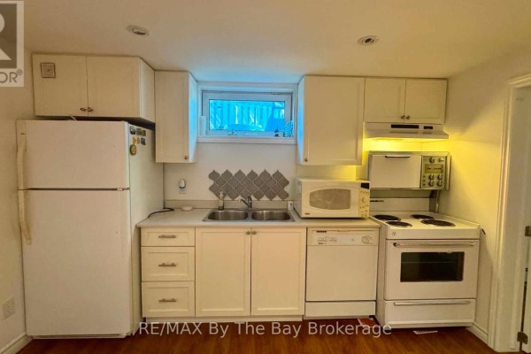 Lower Unit - 130 Letitia Street, Barrie, ON L4N1P5 Photo 4
