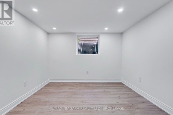 Kitchen - Lower Unit - 210 Mackan Street, Thorold, ON L2V1G7 Photo 3