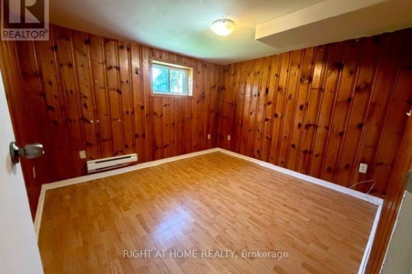 Kitchen - Lower Unit - 40 Gilbey Drive, Ottawa, ON K2E5S6 Photo 3
