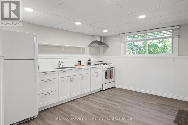 Lower. - 49 Bendingroad Crescent, St  Catharines, ON L2N5R4 Photo 4