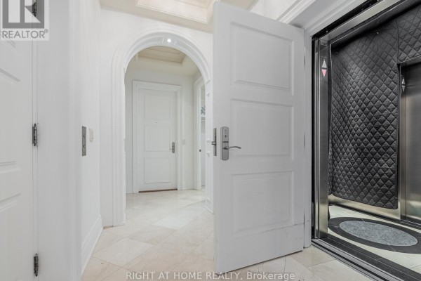 Lph19 - 2095 Lake Shore Boulevard W, Toronto, ON, photo 3