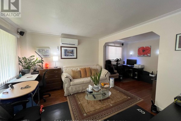 Bedroom 2 - Main - 124 Glencrest Boulevard, Toronto, ON M4B1L8 Photo 5