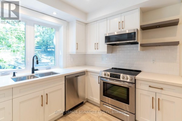 Primary Bedroom - Main - 129 Kenilworth Avenue, Toronto, ON M4L3S7 Photo 4